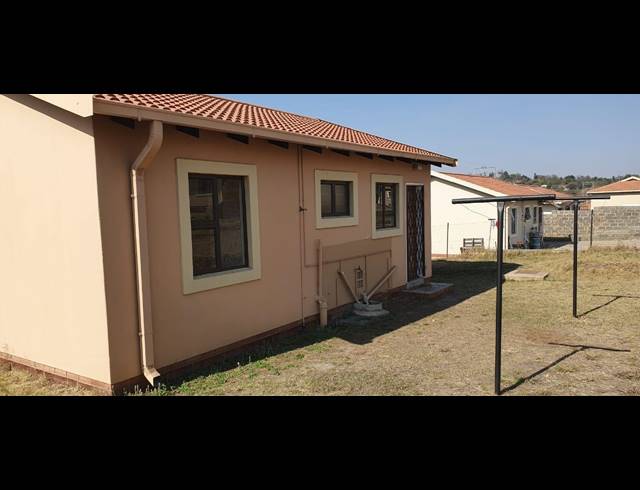 2 BEDROOM FREEHOLD SOLD IN ESTCOURT
